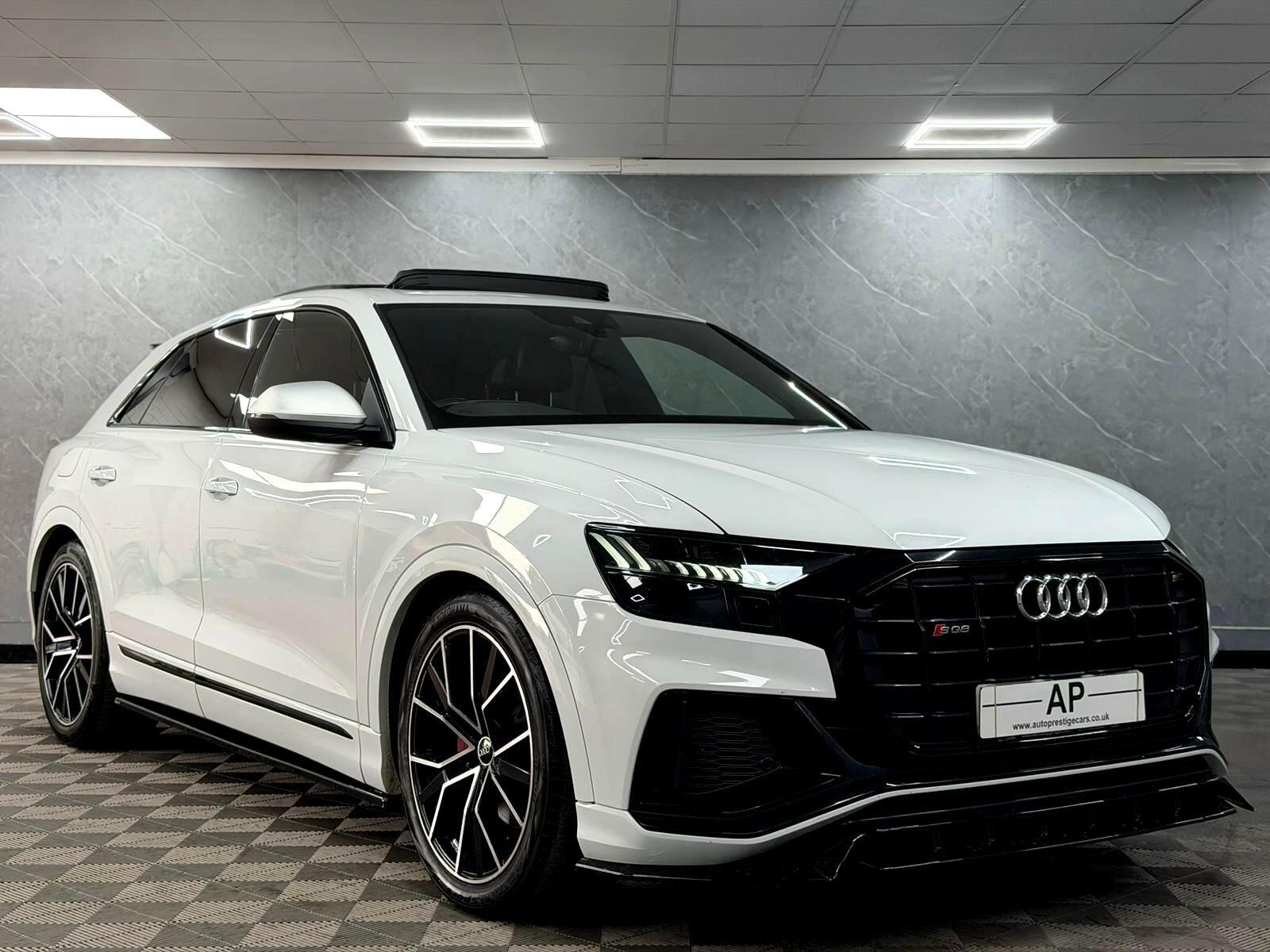Audi Q8 secondary view